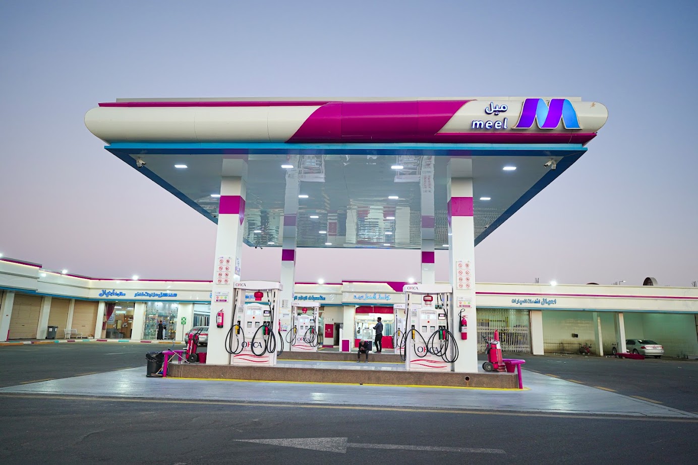 Modern Meel fuel station — architectural photograph 2