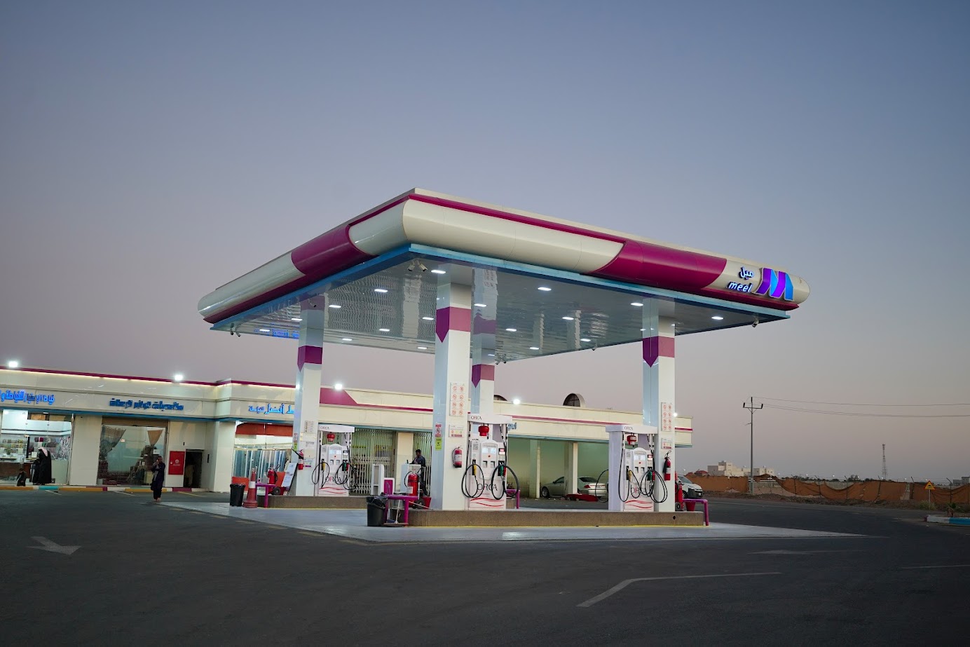 Modern Meel fuel station — architectural photograph 3