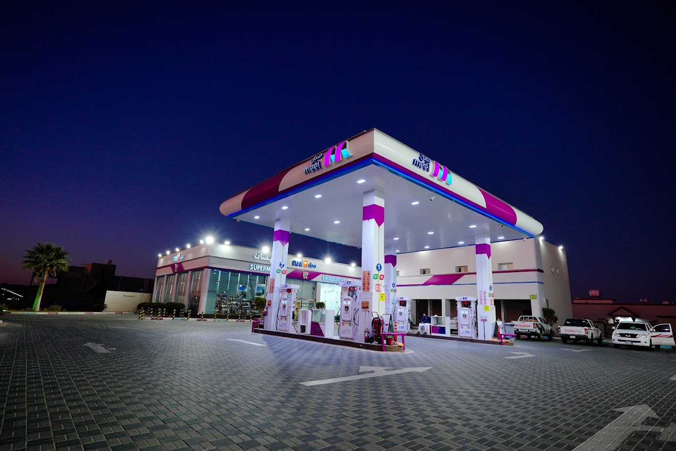 Modern Meel fuel station — architectural photograph 5