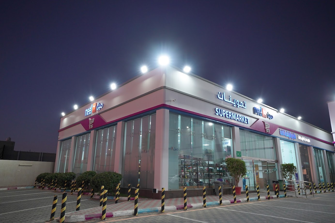 Modern Meel fuel station — architectural photograph 7