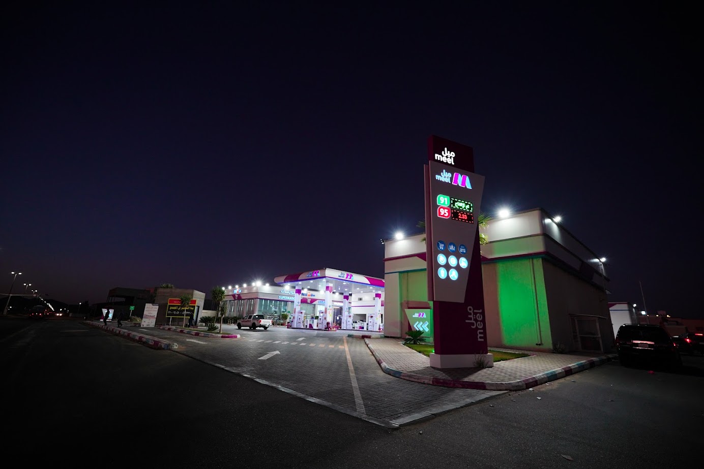Modern Meel fuel station — architectural photograph 9
