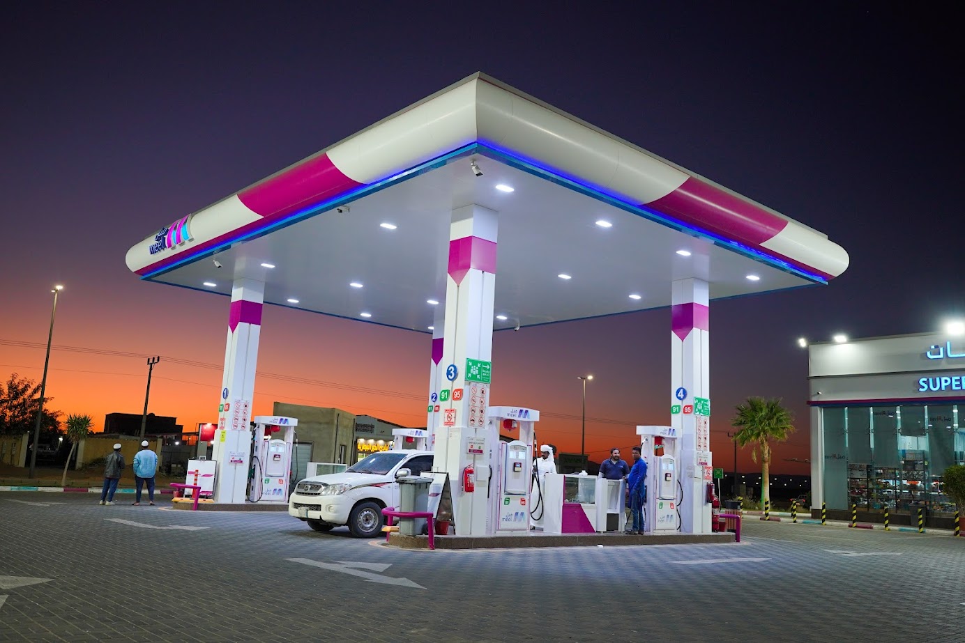 Modern Meel fuel station — architectural photograph 10