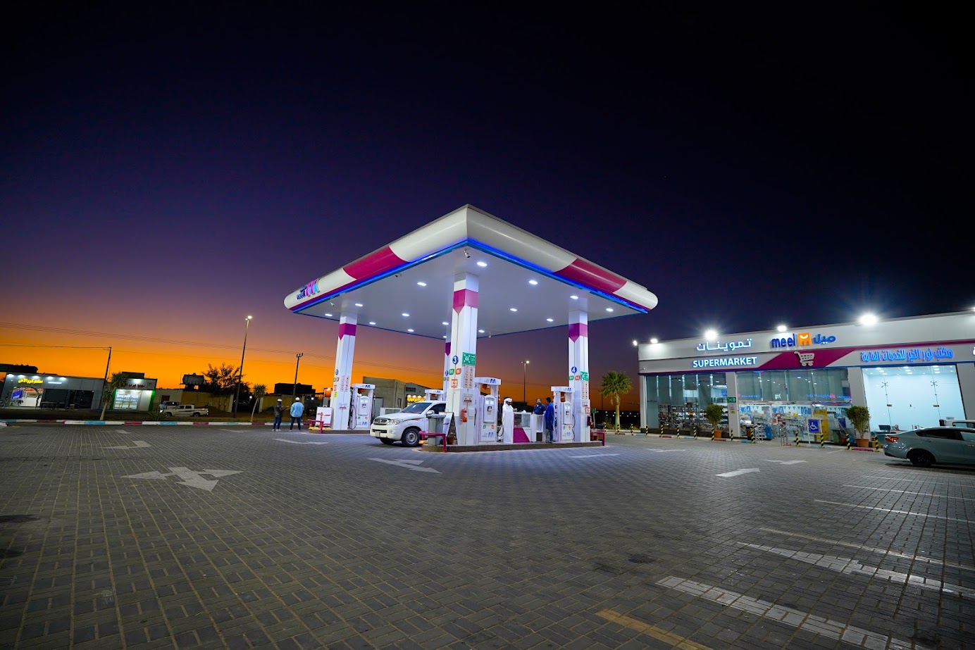 Modern Meel fuel station — architectural photograph 11