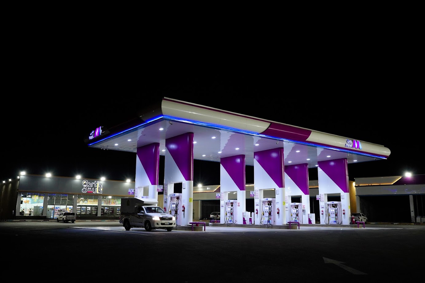 Modern Meel fuel station — architectural photograph 13
